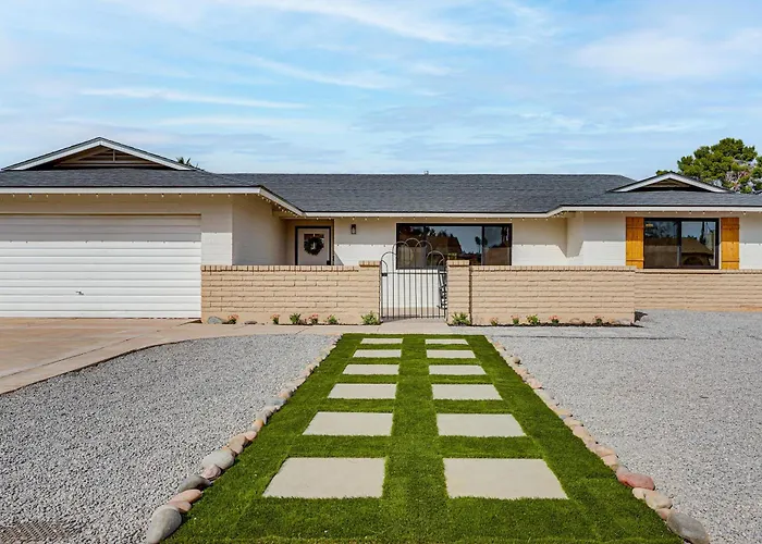 Holiday home Private Pool & Yard: Family Gem Near Asu!