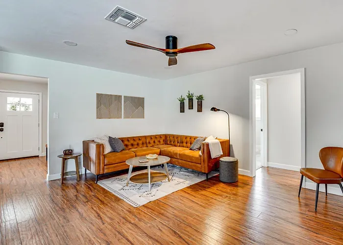 Private Pool & Yard: Family Gem Near Asu! Holiday home