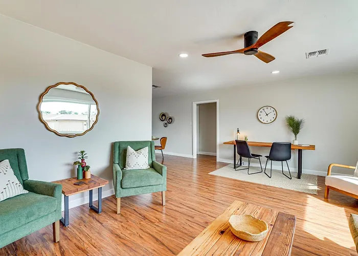 Holiday home Private Pool & Yard: Family Gem Near Asu!