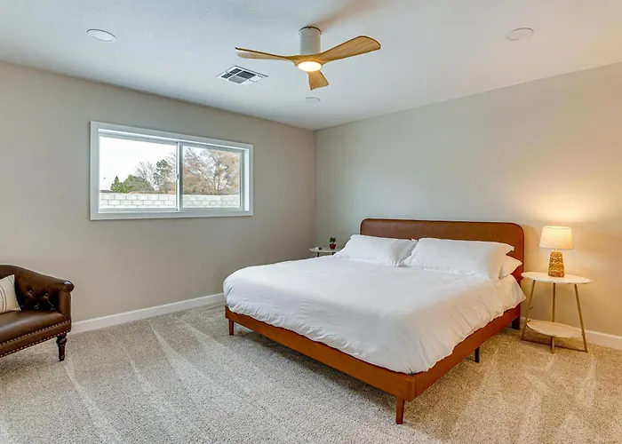 Private Pool & Yard: Family Gem Near Asu! *