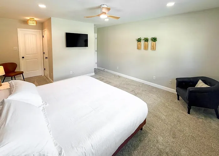 Private Pool & Yard: Family Gem Near Asu! Holiday home Tempe