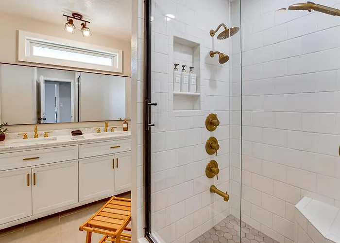Holiday home Private Pool & Yard: Family Gem Near Asu!