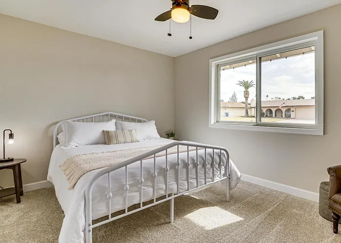 Holiday home Private Pool & Yard: Family Gem Near Asu! Tempe