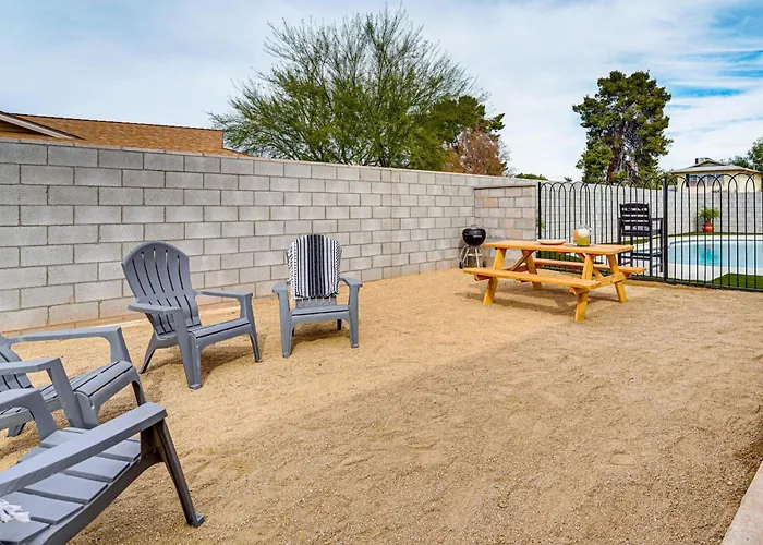 Private Pool & Yard: Family Gem Near Asu! Holiday home