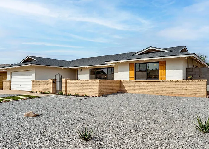 Private Pool & Yard: Family Gem Near Asu! * Tempe